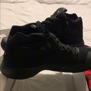 Nike Kyrie 2 size 14